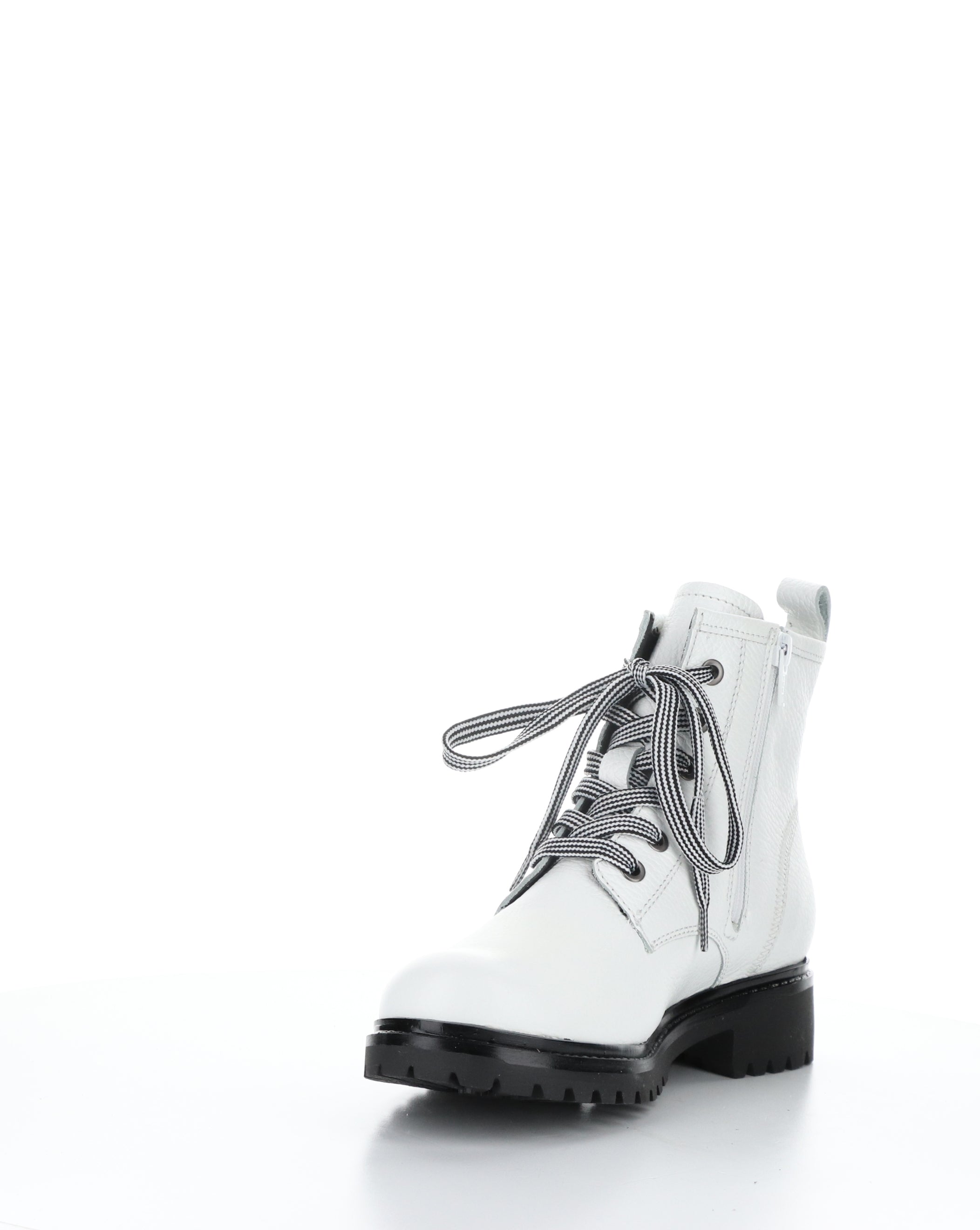 CARINAS WHITE Round Toe Boots